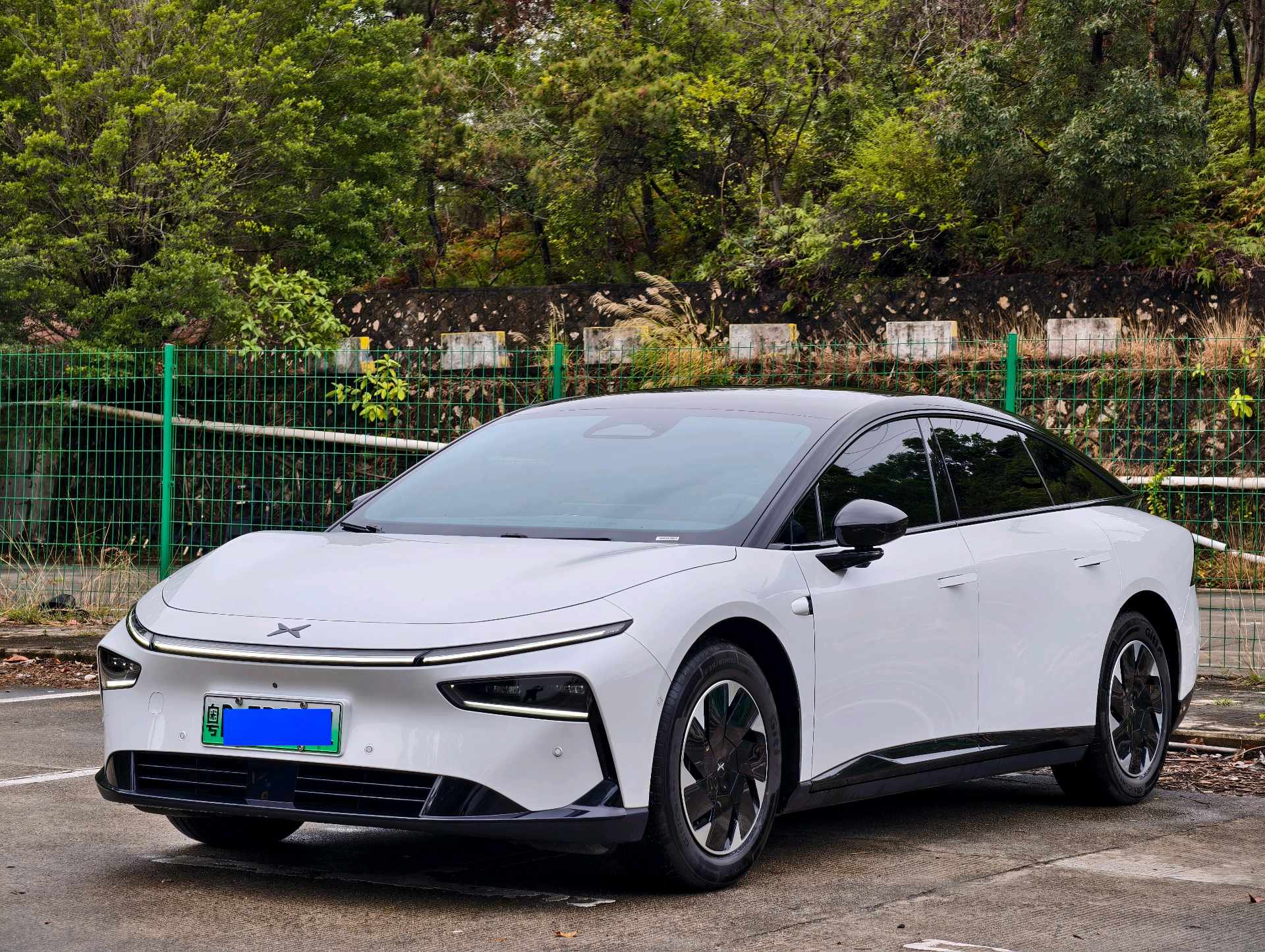 Xpeng P7+ 2025 car image 