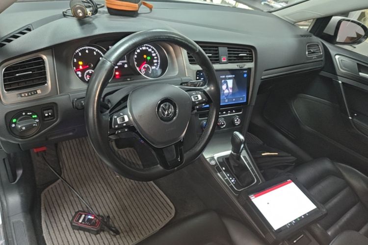 Volkswagen Golf 2016 car image #11