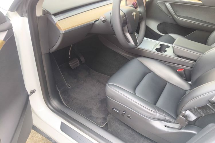 Tesla Model Y 2022 car image #16