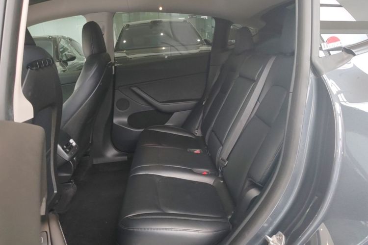 Tesla Model Y 2022 car image #17
