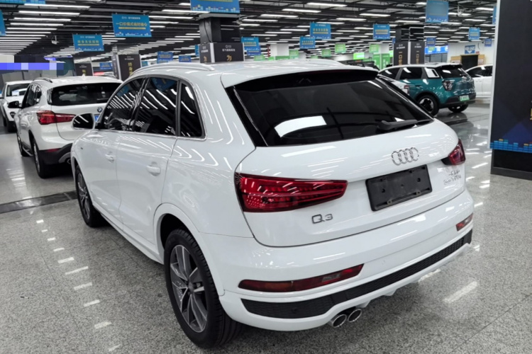 Audi Q3 2019 car image #5