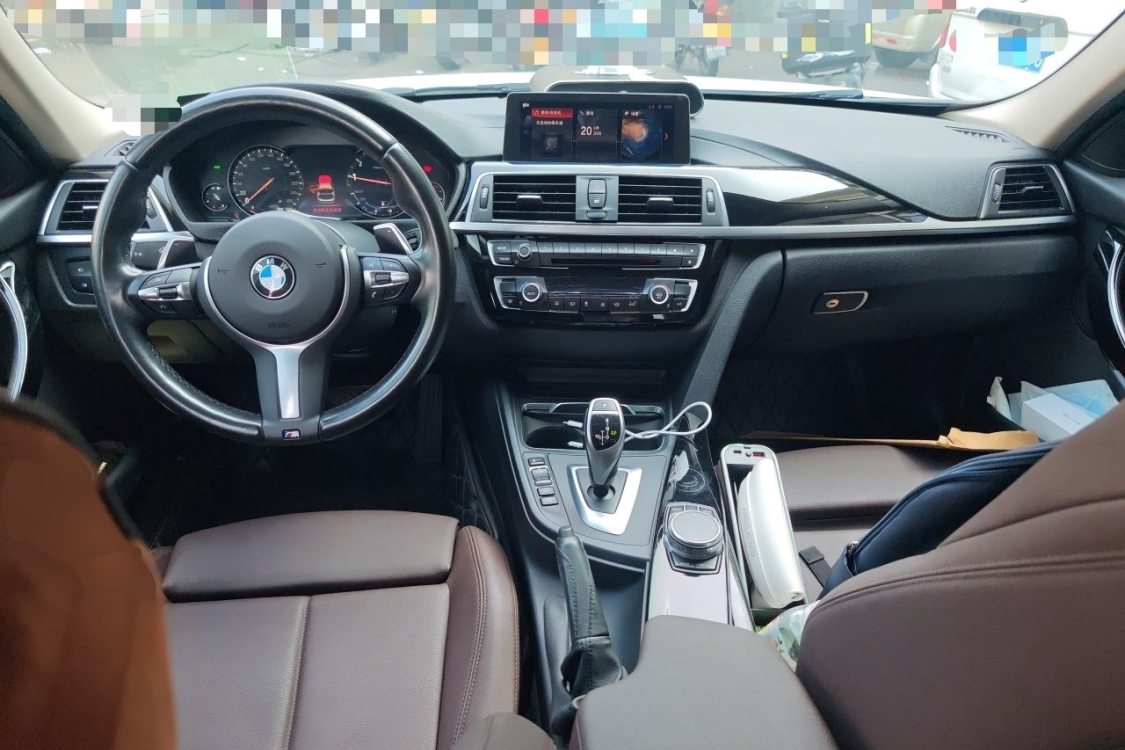 BMW 3 Series 2019 car image #21