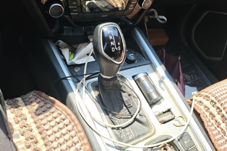 GEELY Vision X6 2018 immagine di auto #16