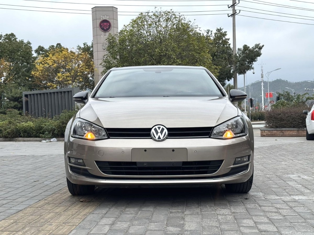 Volkswagen Golf 2017 car image #2