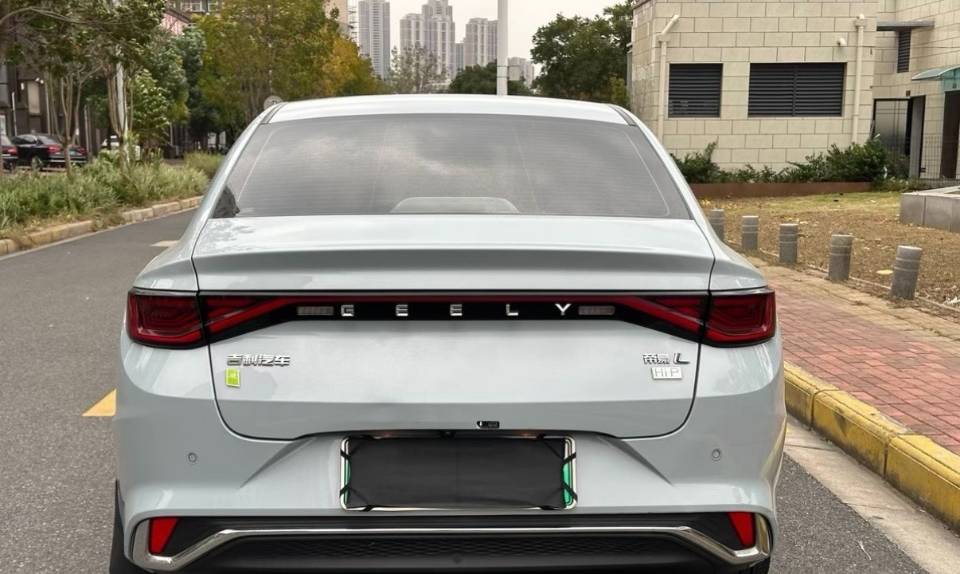 GEELY Emgrand L HiP 2022 car image #2