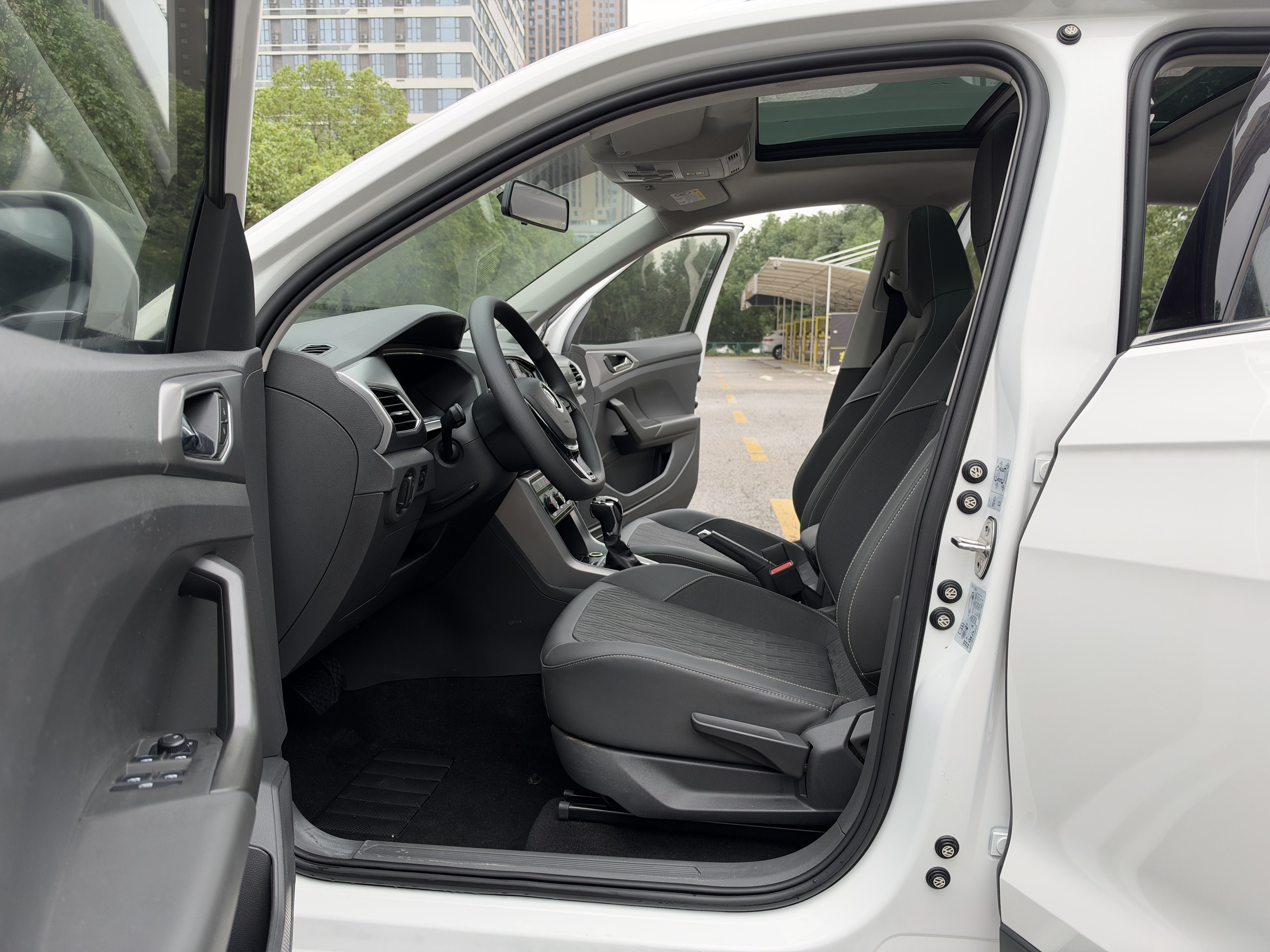 Volkswagen T-Cross 2019 #9 Volkswagen T-Cross 2019 car image #9