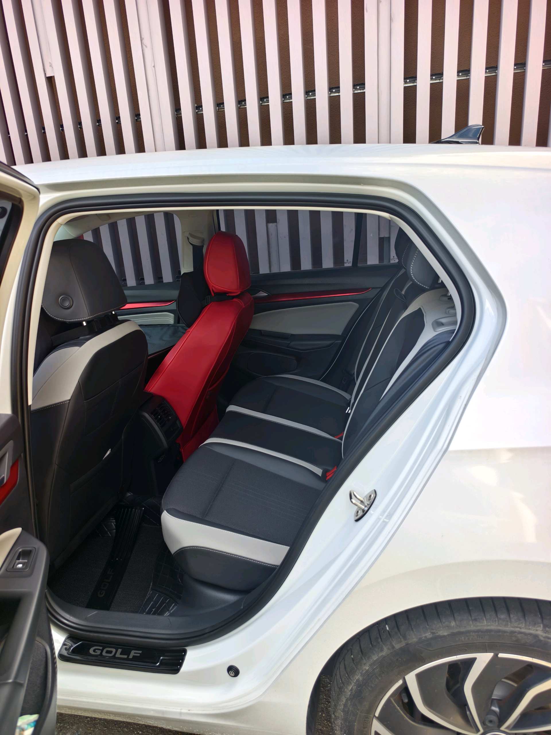 Volkswagen Golf 2025 immagine di auto #2