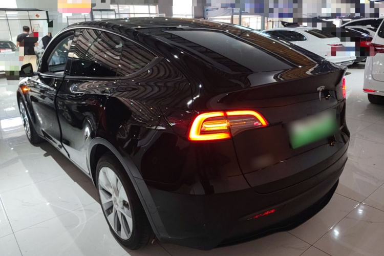 Tesla Model Y 2022 #5 Tesla Model Y 2022 car image #5