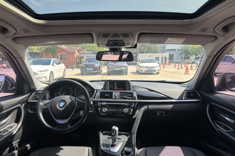 BMW 3 Series 2017 car image #22