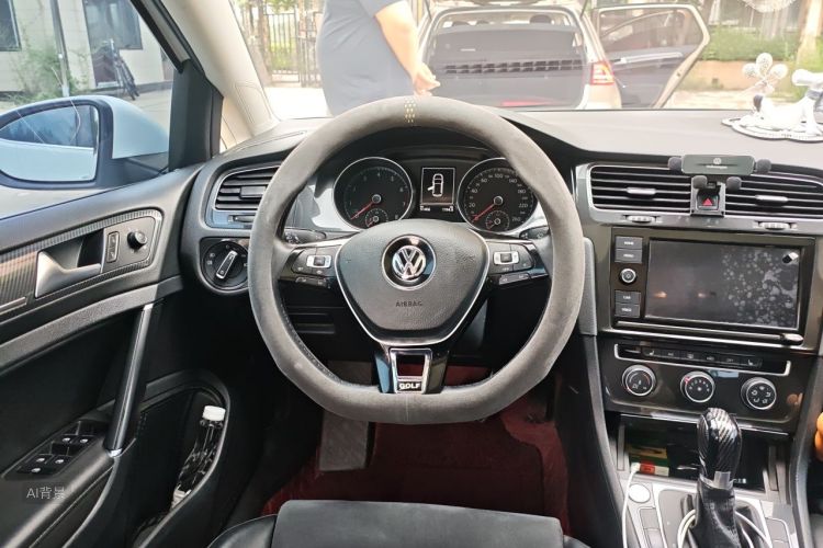 Volkswagen Golf 2019 car image #12