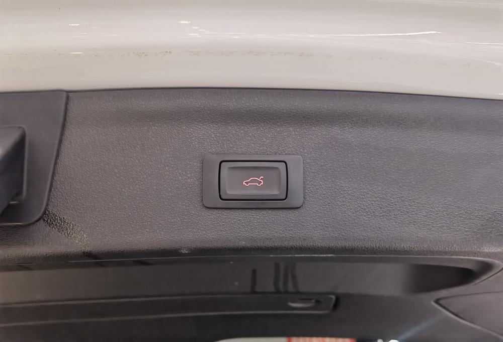 Audi Q3 2018 car image #11