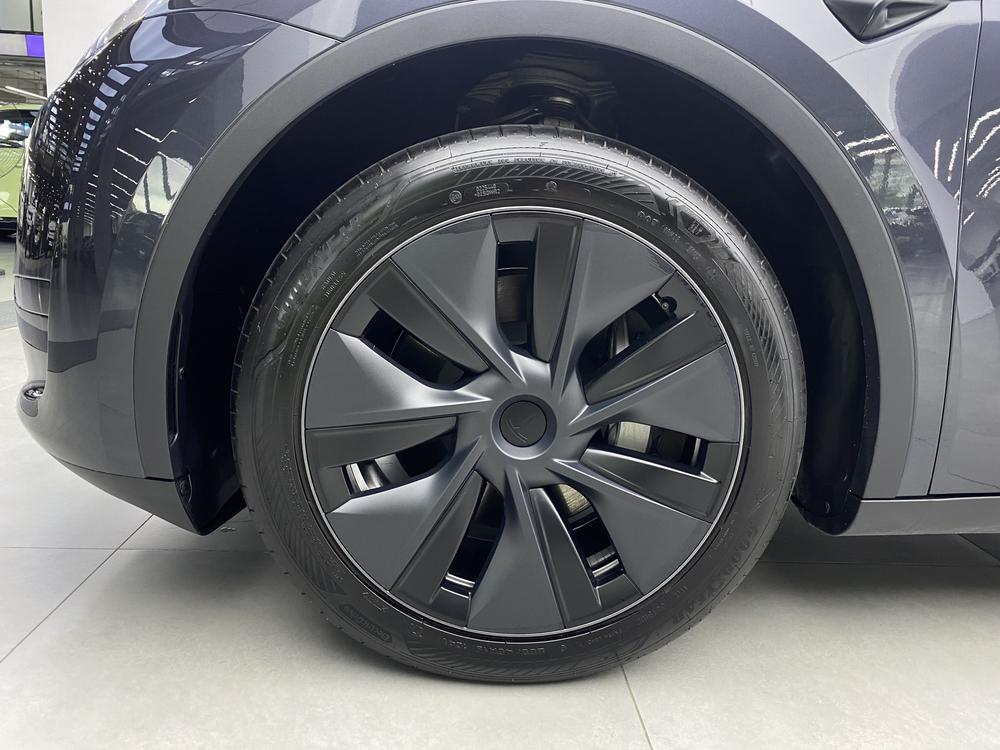 Tesla Model Y 2025 #18 Tesla Model Y 2025 car image #18