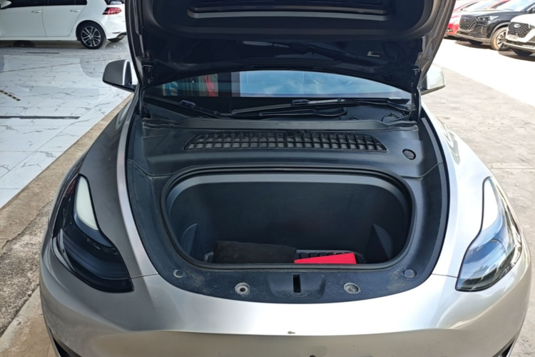 Tesla Model Y 2024 car image #20