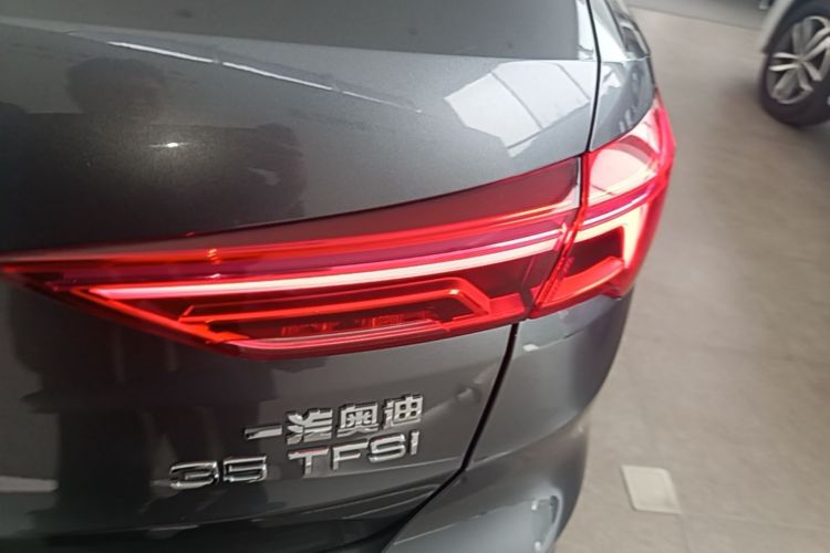 Audi Q3 2020 car image #8