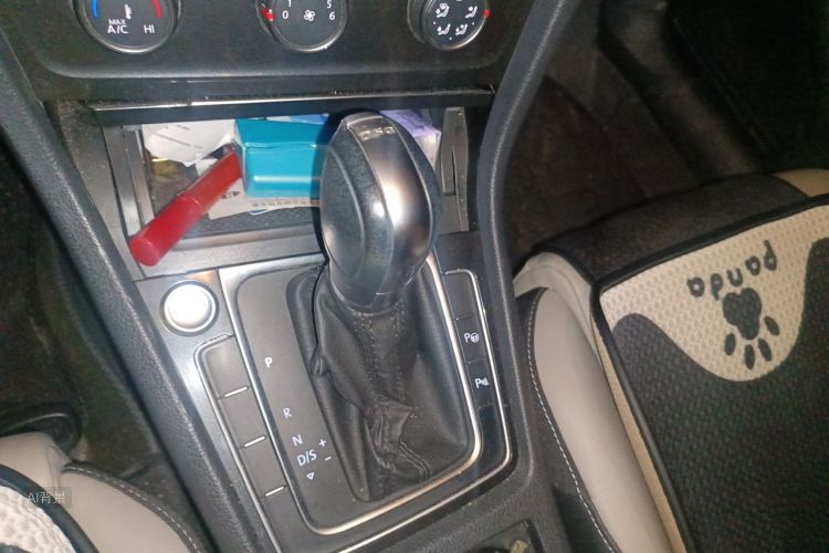 Volkswagen Golf 2017 car image #16