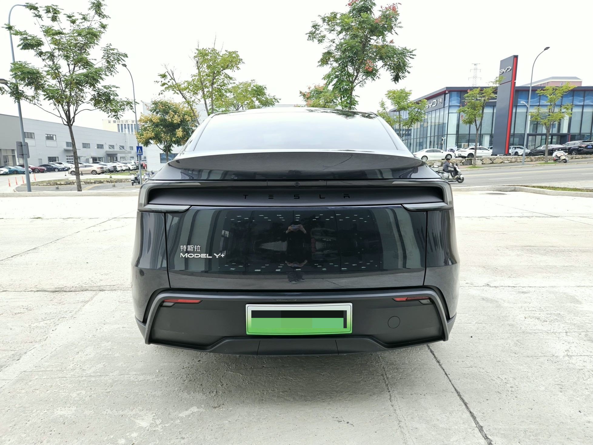 Tesla Model Y 2025 صورة سيارة #5