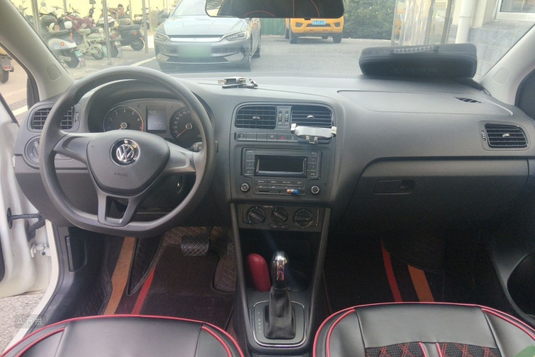 Volkswagen Polo 2018 car image #11
