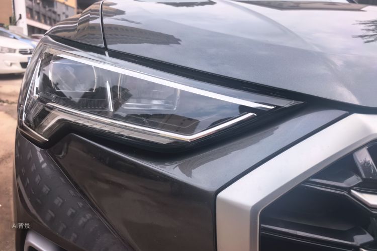 Audi Q3 2021 car image #8