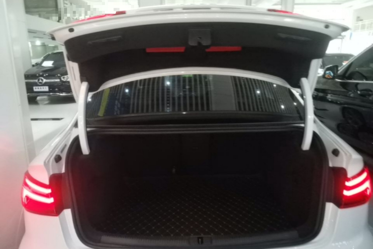 Audi A3 2019 car image #19