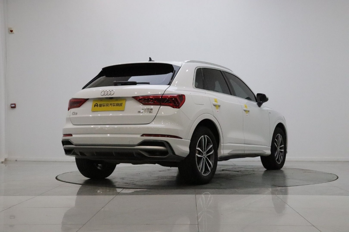 Audi Q3 2021 car image #5