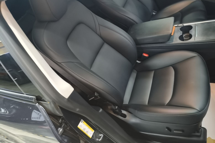 Tesla Model Y 2025 #24 Tesla Model Y 2025 car image #24