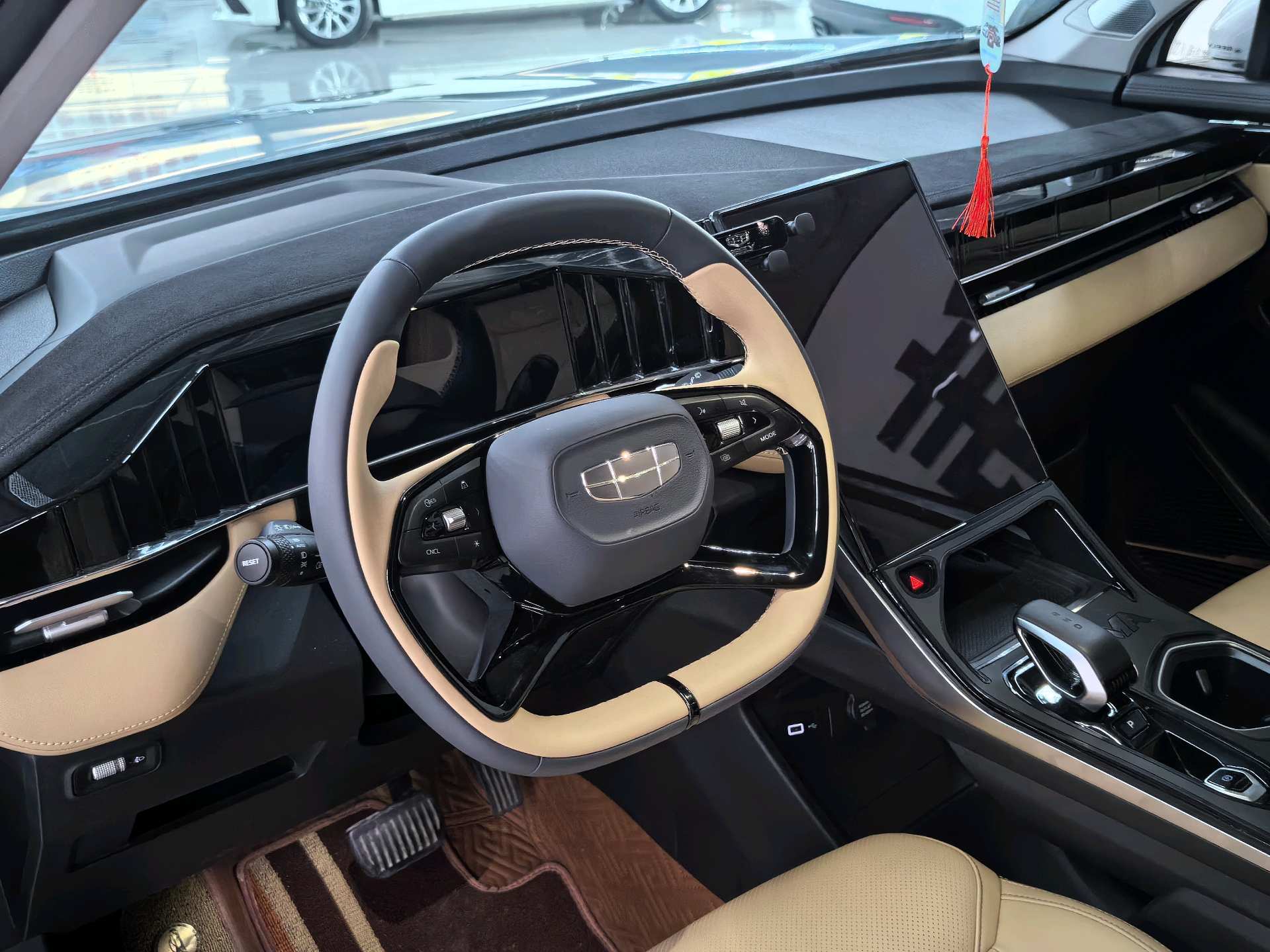 GEELY Boyue L 2023 car image #5