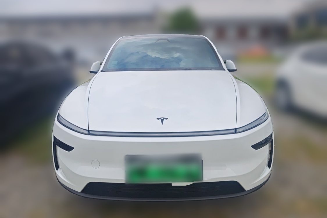 Tesla Model Y 2026 #5 Tesla Model Y 2026 car image #5