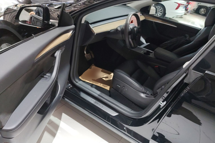 Tesla Model Y 2022 #16 Tesla Model Y 2022 car image #16