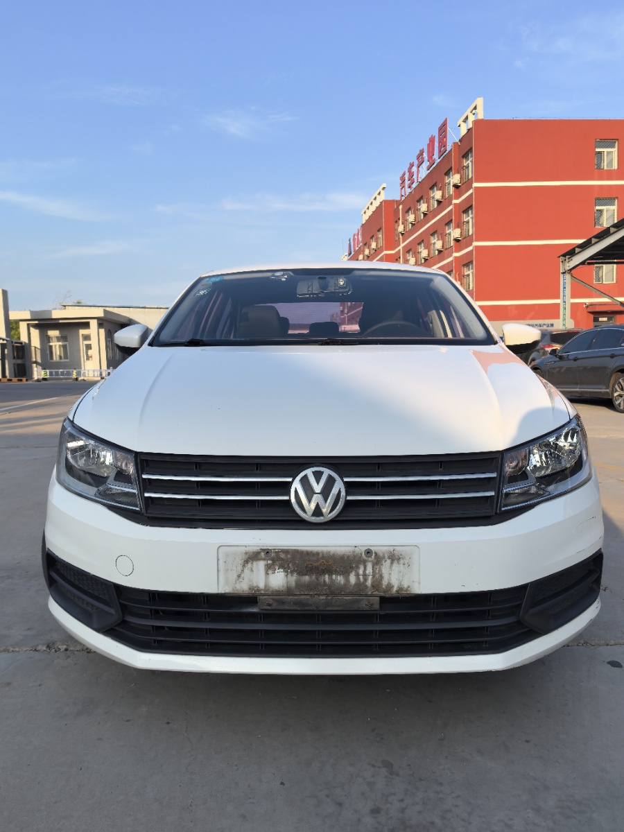 Volkswagen Santana 2018 car image #2