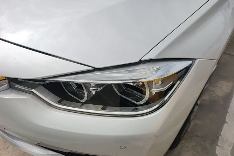 BMW 3 Series 2018 car image #23