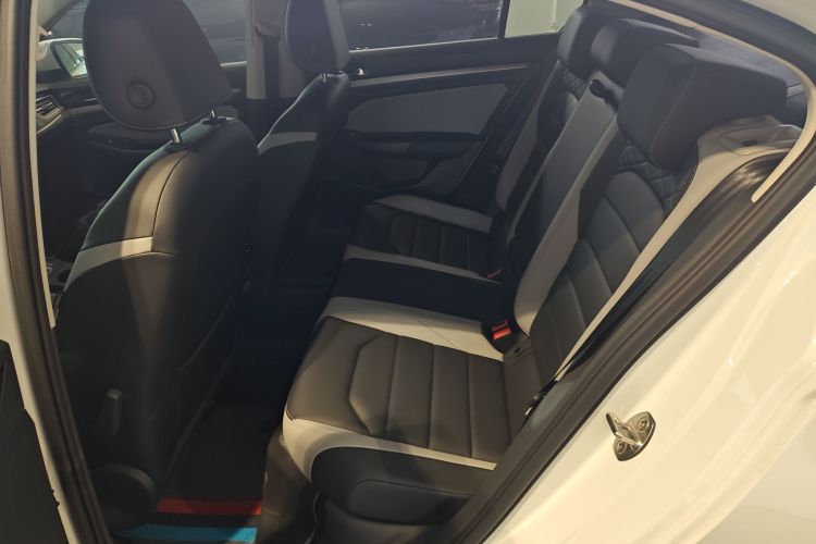 Volkswagen Bora 2025 car image #17