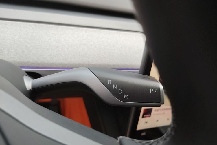 Tesla Model Y 2024 car image #14