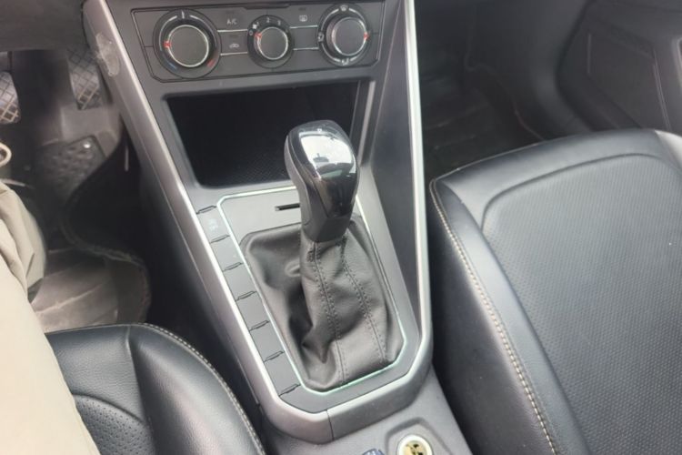 Volkswagen Polo 2019 car image #14