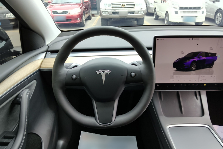 Tesla Model Y 2023 car image #11