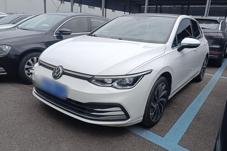 Volkswagen Golf 2024 car image #2