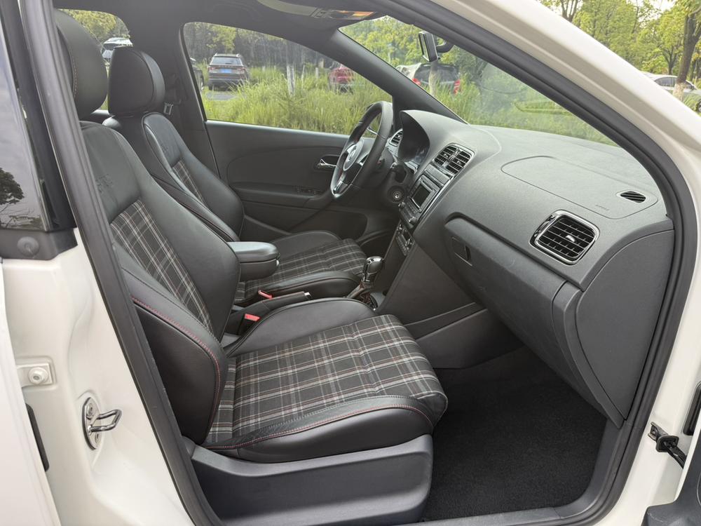 Volkswagen Polo 2013 car image #7