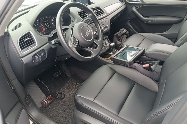 Audi Q3 2016 car image #19