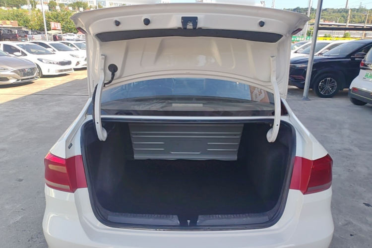 Volkswagen Santana 2016 car image #19