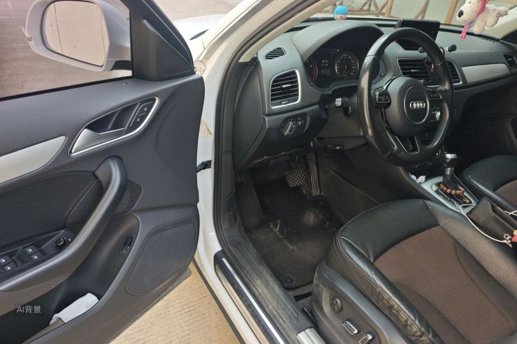 Audi Q3 2017 car image #18