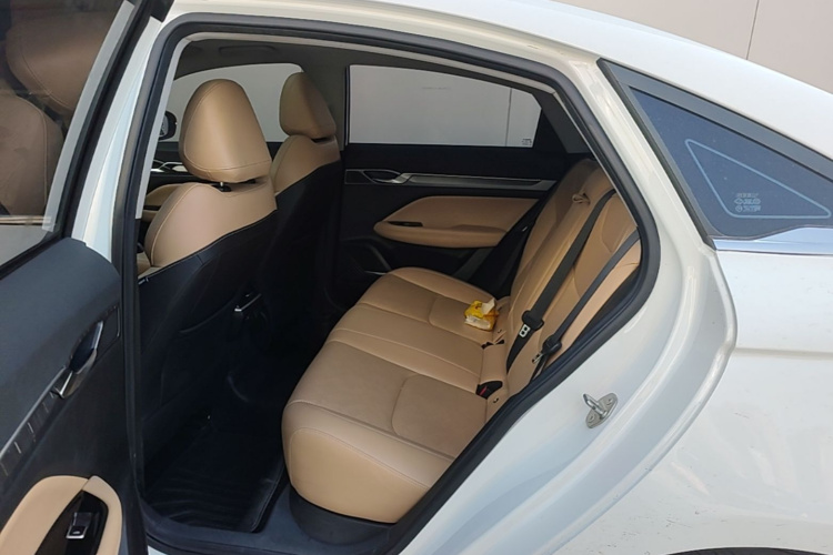 GEELY Emgrand L HiP 2023 car image #17