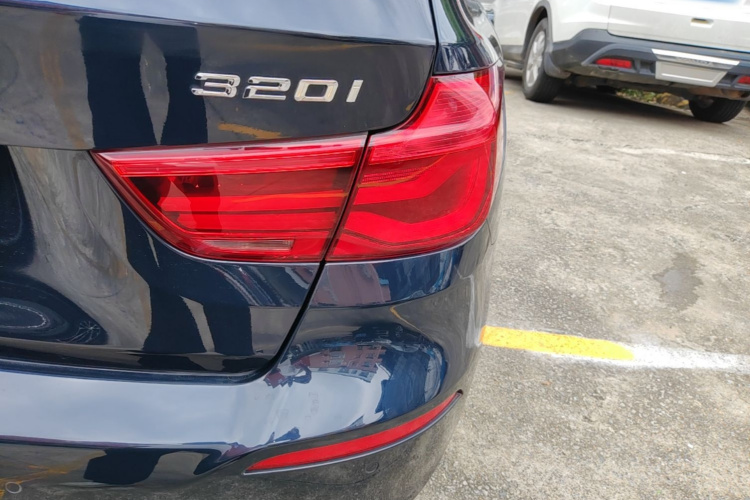 BMW 3 Series GT 2019 imagem de carro #8