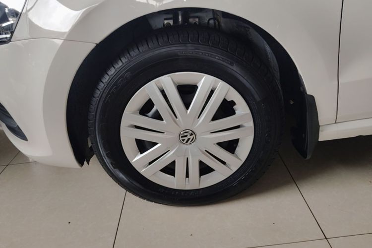 Volkswagen Polo 2017 car image #9