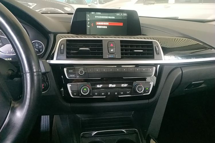 BMW 3 Series 2018 car image #13