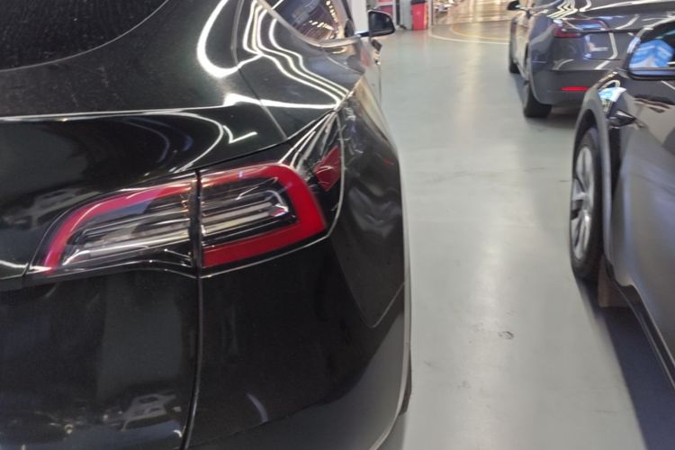Tesla Model Y 2021 car image #8