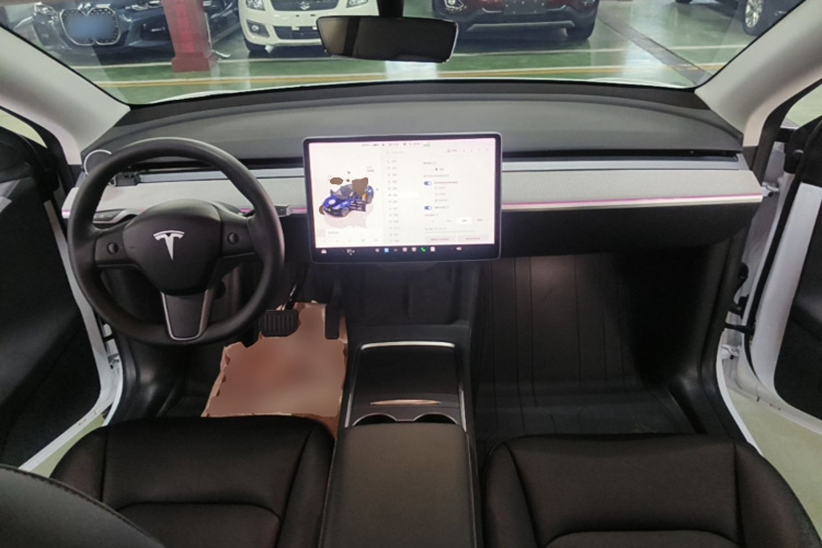 Tesla Model Y 2024 #10 Tesla Model Y 2024 car image #10
