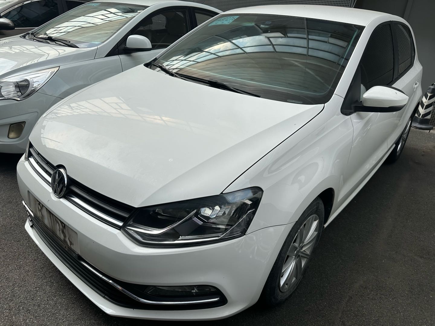 Volkswagen Polo 2015 car image #2