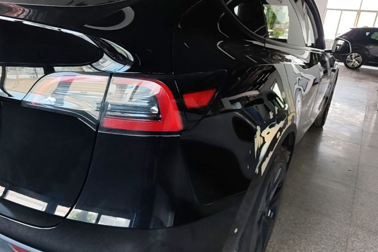 Tesla Model Y 2023 #8 Tesla Model Y 2023 car image #8