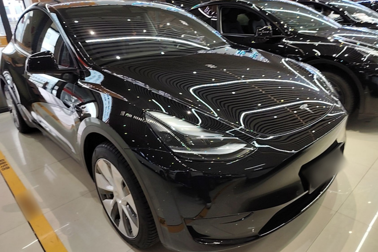 Tesla Model Y 2023 car image #4