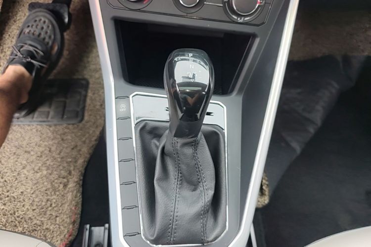Volkswagen Polo 2019 car image #18