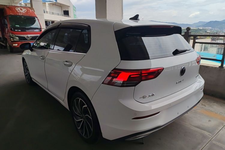 Volkswagen Golf 2022 car image #5